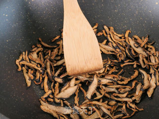 宝宝辅食提鲜调料 香菇粉的做法步骤:5