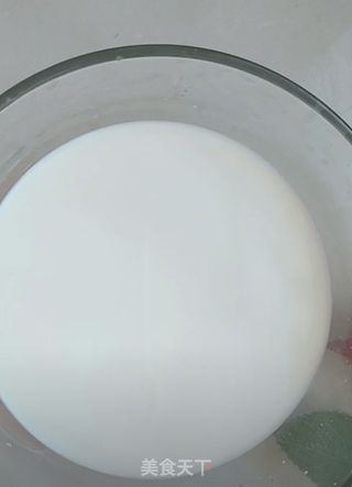 早餐必备的减肥餐------地瓜胡萝卜牛奶燕麦粥的做法步骤:2