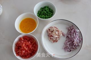 番茄虾仁蛋炒饭的做法步骤：5