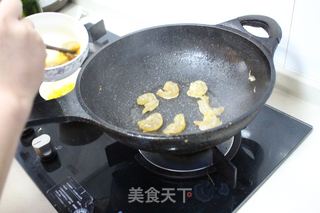 番茄虾仁蛋炒饭的做法步骤：7