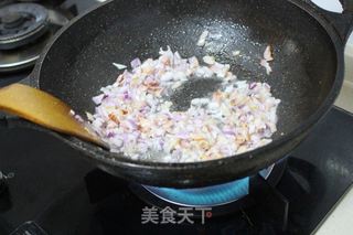 番茄虾仁蛋炒饭的做法步骤：9