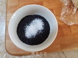 芝麻花卷的做法步骤:2