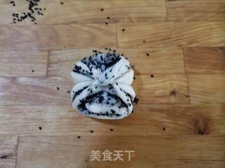 芝麻花卷的做法步骤:16