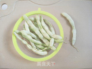 蒜香白豆角的做法步骤:2