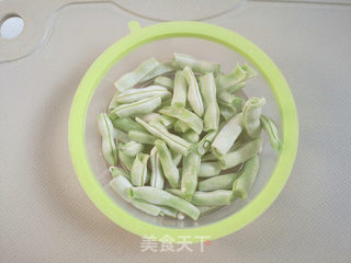 蒜香白豆角的做法步骤:3