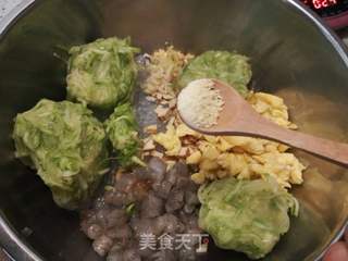 西葫芦虾仁蒸饺的做法步骤:5