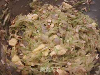 西葫芦虾仁蒸饺的做法步骤:7