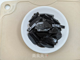 墨鱼汁儿凉粉的做法步骤:3