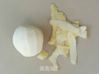 砂锅糖水梨的做法步骤:2