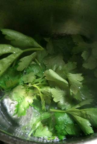 芹菜叶小米椒厚蛋烧的做法步骤：2