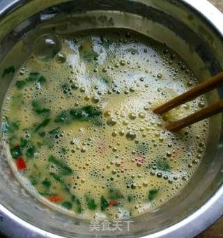 芹菜叶小米椒厚蛋烧的做法步骤：7