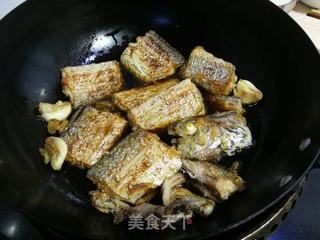 糖醋带鱼的做法步骤：8