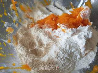 紫薯南瓜玫瑰蒸馒头的做法步骤:2