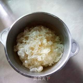 #年味# 银耳红桔羹的做法步骤:2