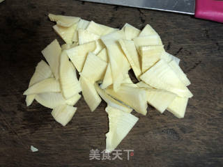 冬笋烧鱼丸的做法步骤：2