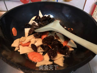 冬笋烧鱼丸的做法步骤：5