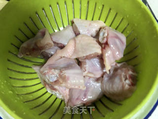 咖喱土豆炖鸡翅的做法步骤:2