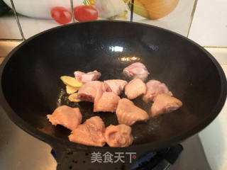 咖喱土豆炖鸡翅的做法步骤：4