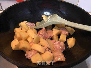 咖喱土豆炖鸡翅的做法步骤:5