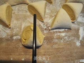 南瓜花卷的做法步骤：10