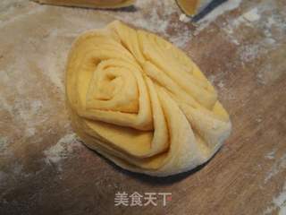 南瓜花卷的做法步骤：11