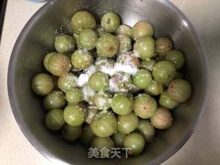 蜜制滇橄榄的做法步骤:3
