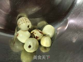 银耳莲子羹的做法步骤:5