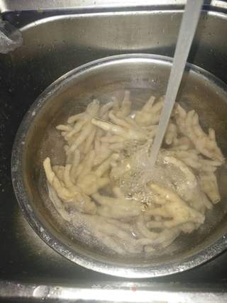 柠檬泡椒鸡爪的做法步骤:5