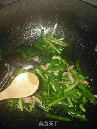 肉丝炒春韭的做法步骤:10