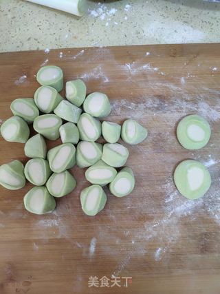翡翠白菜饺的做法步骤:11