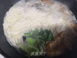 鸡汤蛋饺面的做法步骤：3