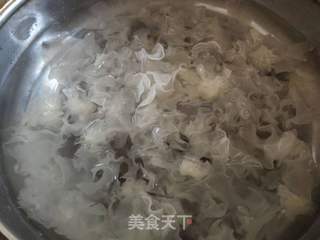 红枣银耳山楂羹的做法步骤:2