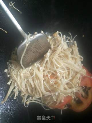 西红柿金针菇汤的做法步骤：2