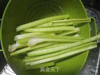 猪肉芹菜盒子的做法步骤:2