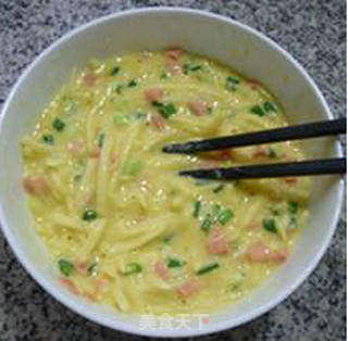 火腿肠鸡蛋土豆丝饼的做法步骤:9