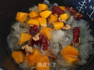 团圆饭~南瓜银耳羹的做法步骤:3