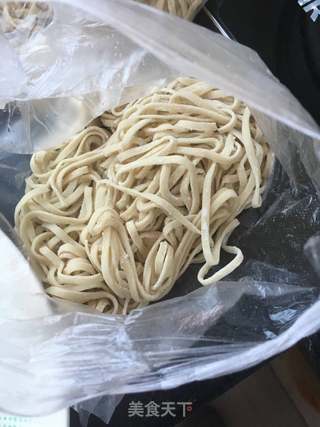 培根海参炒面的做法步骤:6