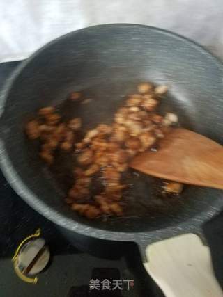 黄豆芽猪肉炒熟面的做法步骤：3
