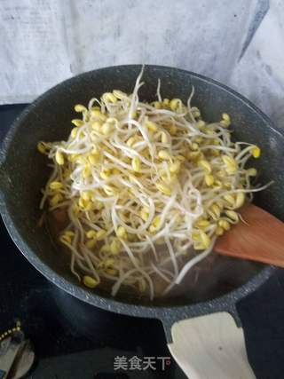 黄豆芽猪肉炒熟面的做法步骤：5