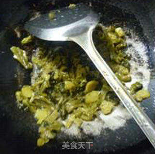 酸菜虾仁炒荞麦面的做法步骤:9