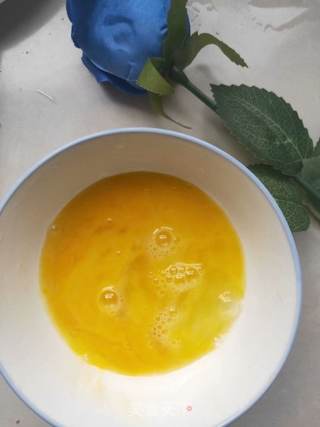 韭菜鸡蛋水饺的做法步骤:2