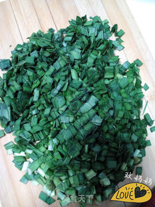 槐花蛤蜊肉包子的做法步骤:5