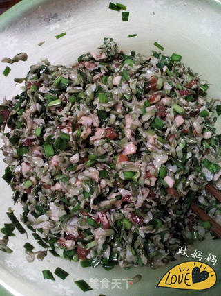 槐花蛤蜊肉包子的做法步骤:7