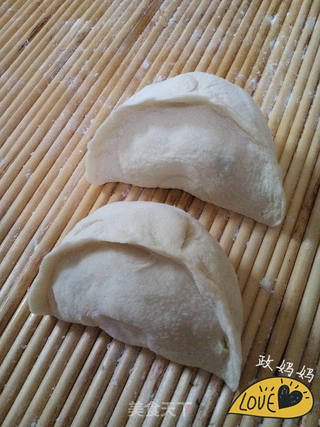 槐花蛤蜊肉包子的做法步骤:11