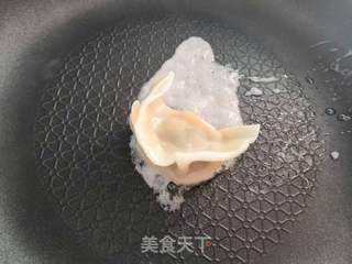 冰花煎饺的做法步骤：5