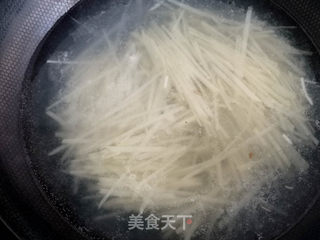 豆芽粉丝拌土豆丝的做法步骤:5