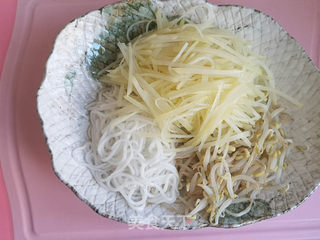 豆芽粉丝拌土豆丝的做法步骤:8