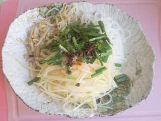 豆芽粉丝拌土豆丝的做法步骤:12