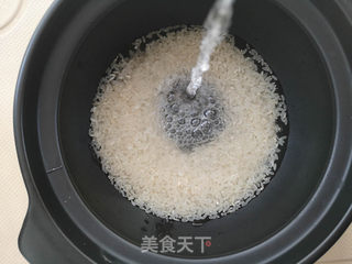 腊肉煲仔饭的做法步骤：4