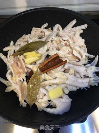 泡椒脱骨凤爪的做法步骤:5